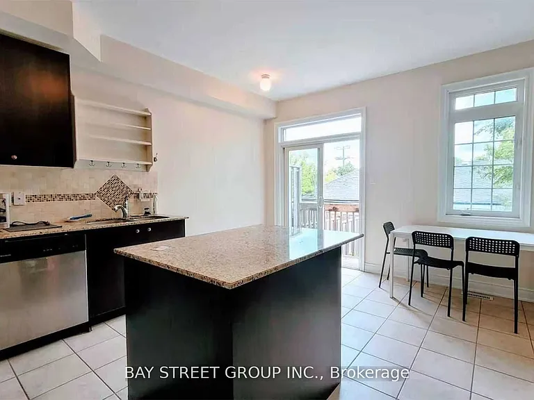 9 Strawflower Mews — Photo 2