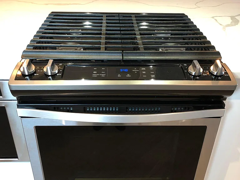 Whirlpool gas range & oven