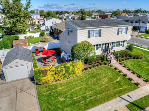 30 Thompson Avenue, Oceanside, NY 11572