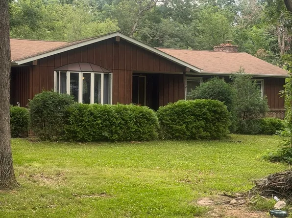2812 Woodcliff Dr, Marengo, IL 60152