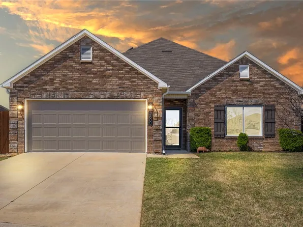 2600 Whispering Woods Ct, Lowell, AR 72745