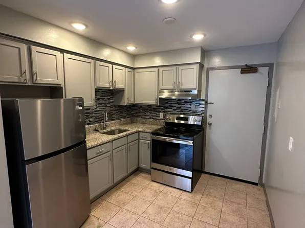 44 Briarwood Ln, Branford, CT