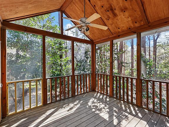 5th image of 2022 Englewood Dr
