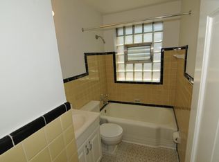 880 N McKnight Rd APT 1S, Saint Louis, MO 63132