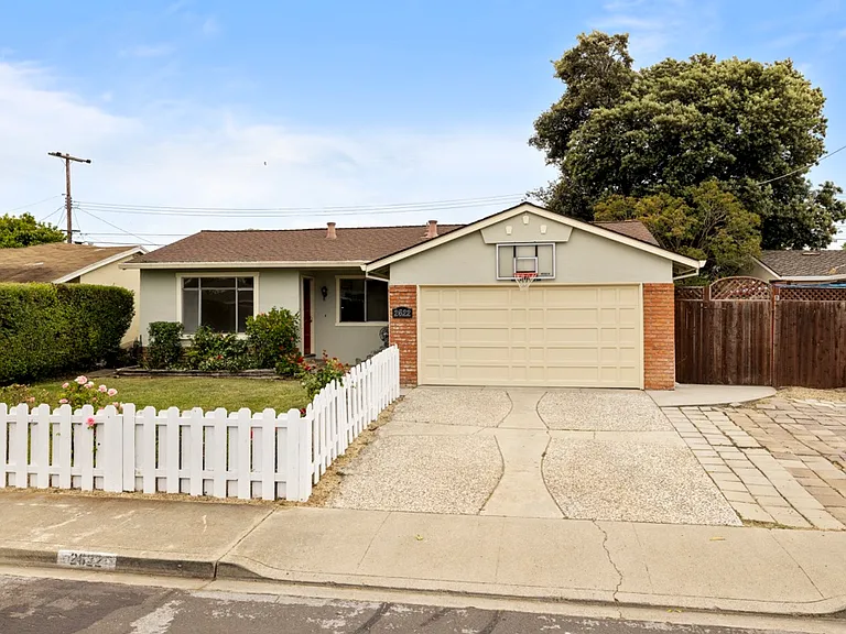 2622 Tartan Dr — Photo 2