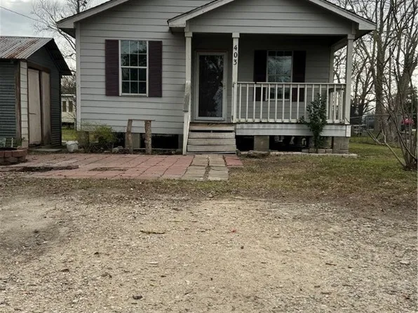 403 Hoover St, Edna, TX 77957