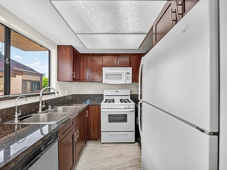 707 E Lomita Ave #4 — Photo 7