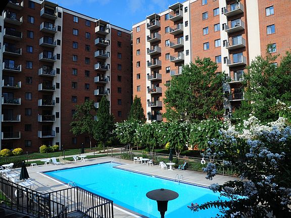 Court yard with Pool