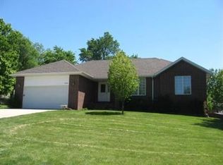 932 S Shamrock Rd, Nixa, MO 65714