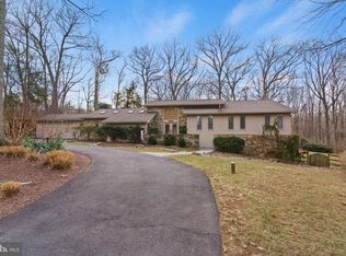 10124 Captain Hickory Pl, Great Falls, VA 22066