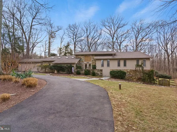 10124 Captain Hickory Pl, Great Falls, VA 22066