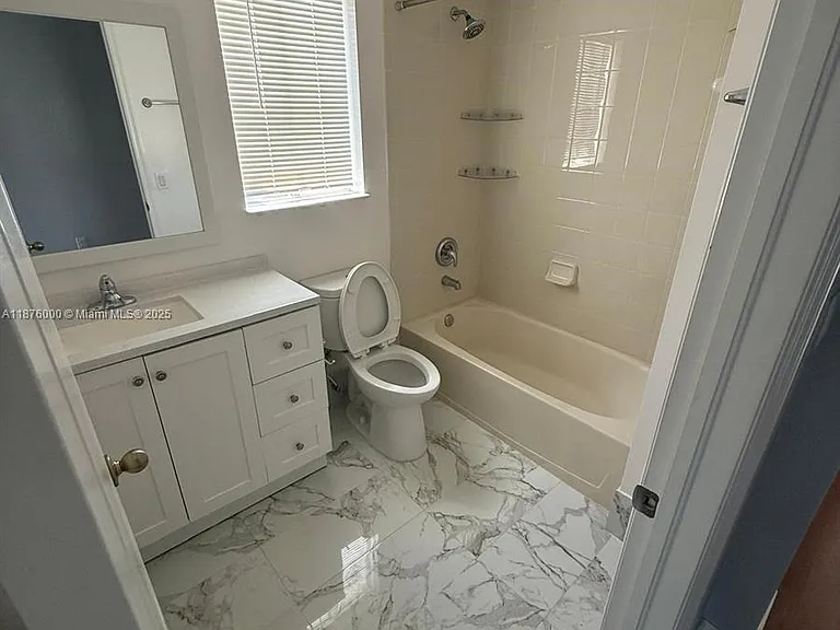 7353 NW 174th Ter — Photo 9