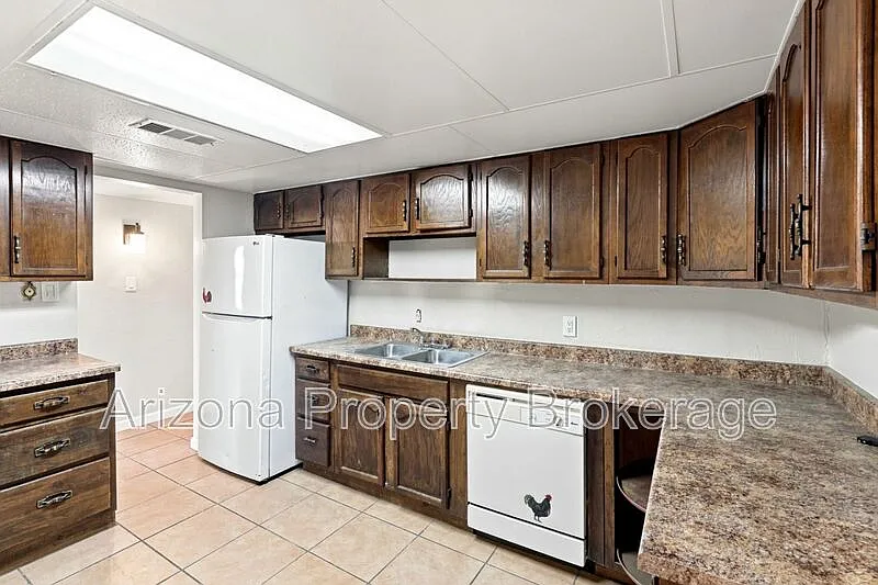 4 bed, 2.0 bath, 1177 sqft, $2,195 — Photo 4