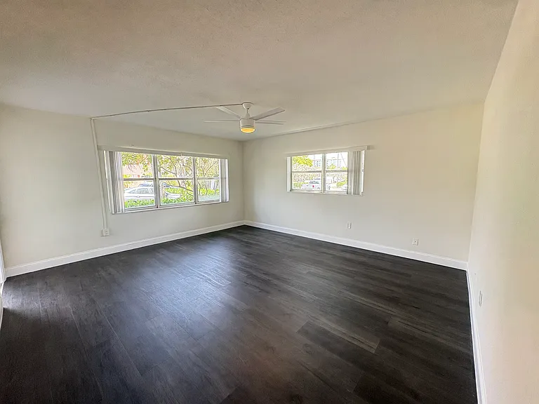 601 SW 2nd Ave #7 — Photo 9