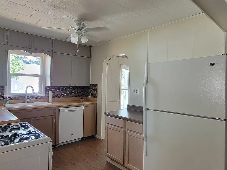 826 Forest Ave — Photo 8