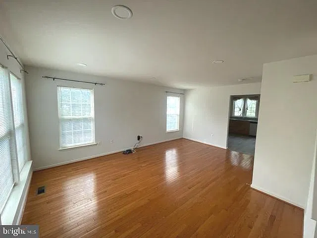 4 bed, 2.0 bath, 1702 sqft, $2,900 — Photo 2