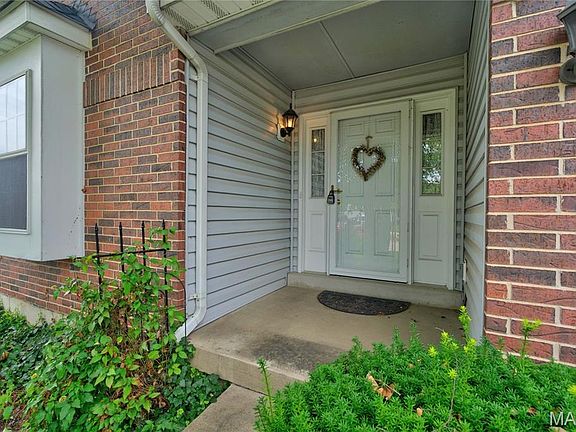 4th image of 591 Midland Dr