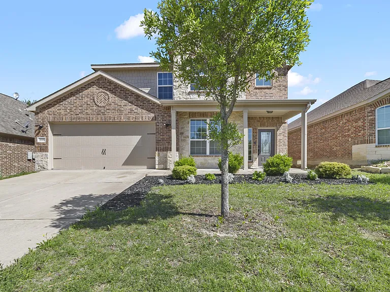 2136 Mulberry Dr — Photo 1