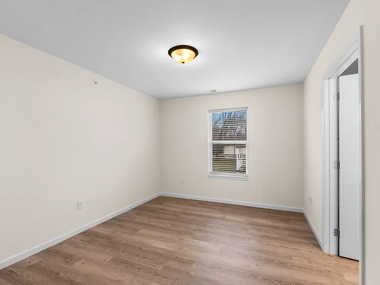 1515 Marcella St — Photo 13