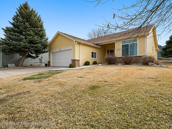 3rd image of 170 Limberpine Cir