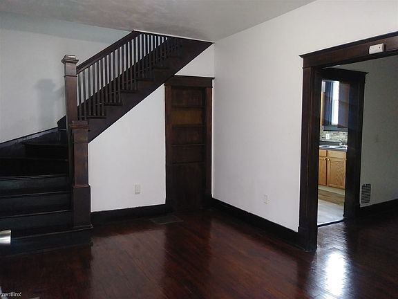 8450 Dersam Living Room