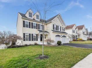 11 Melanie Ln, Phillipsburg, NJ 08865