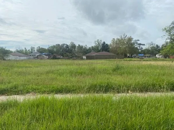 2605 Reunion Dr, Violet, LA 70092