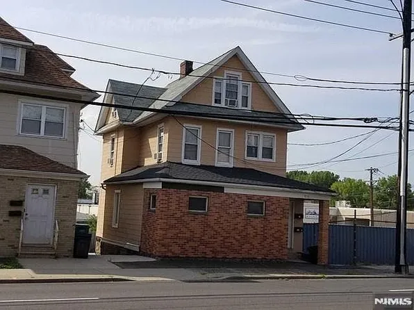 570 Grand Ave, Ridgefield, NJ 07657