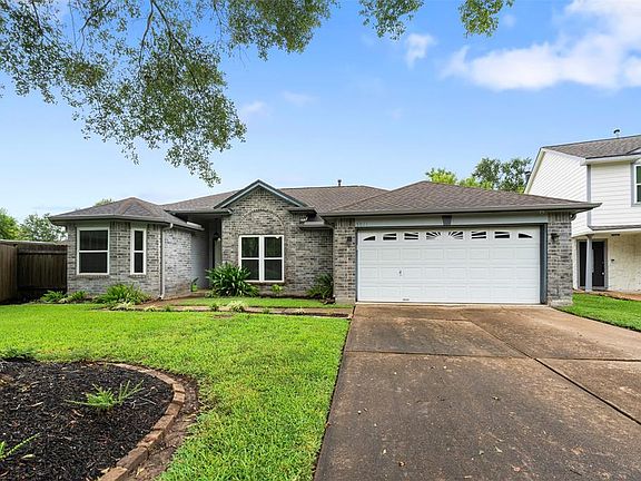 2nd image of 5911 Santa Fe Cir