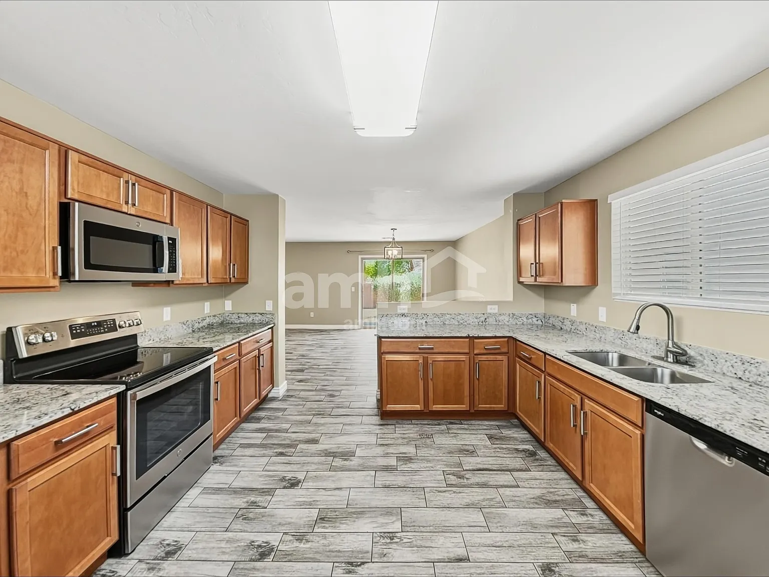 4 bed, 3.0 bath, 2247 sqft, $2,450 — Photo 3
