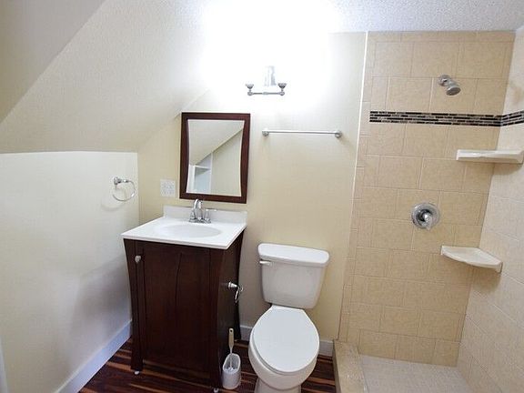 5th image of 146 E Voorhis Ave APT 2