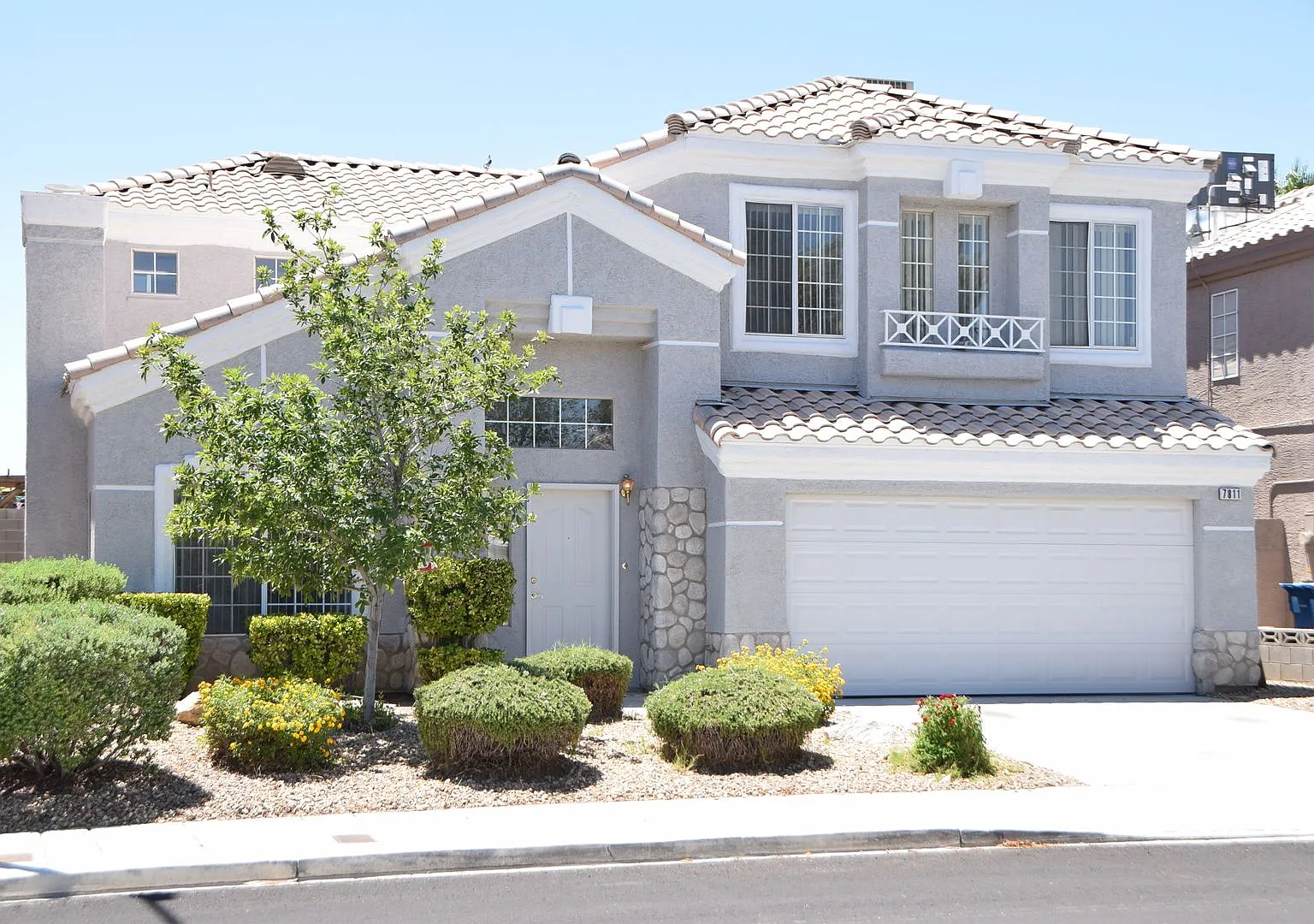 4 Bedroom , 2.5 Bath Beauty In The Northwest Of Las Vegas — Photo 1