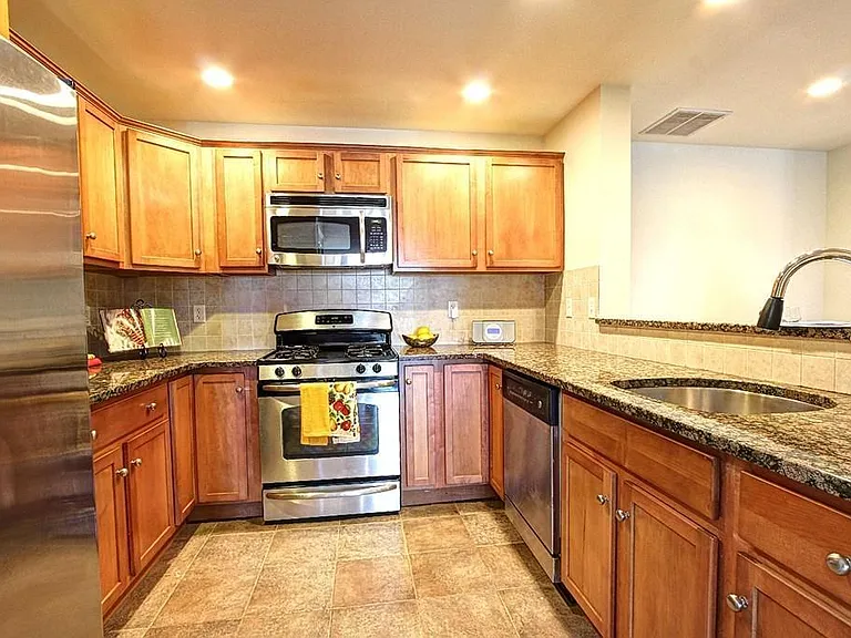 120 Wyllis Ave #118 — Photo 2