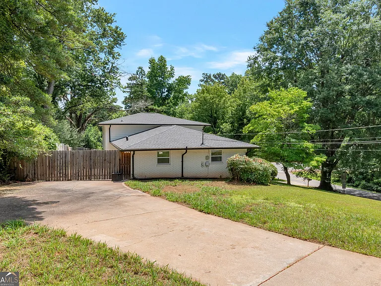 3102 Edgewater Dr — Photo 5