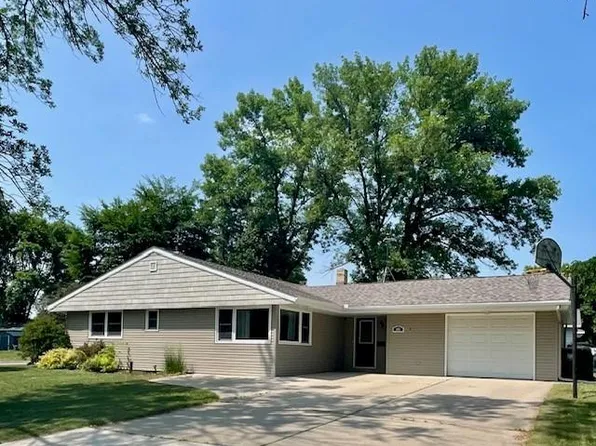 105 11th Ave NE, Hutchinson, MN 55350