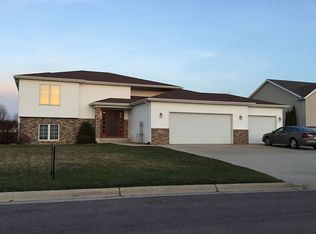 2190 Sunlight Ave SE, Owatonna, MN 55060