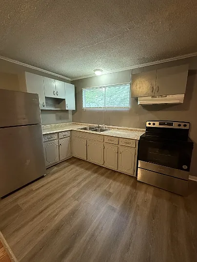 4 bed, 1164 sqft, $1,100 — Photo 2