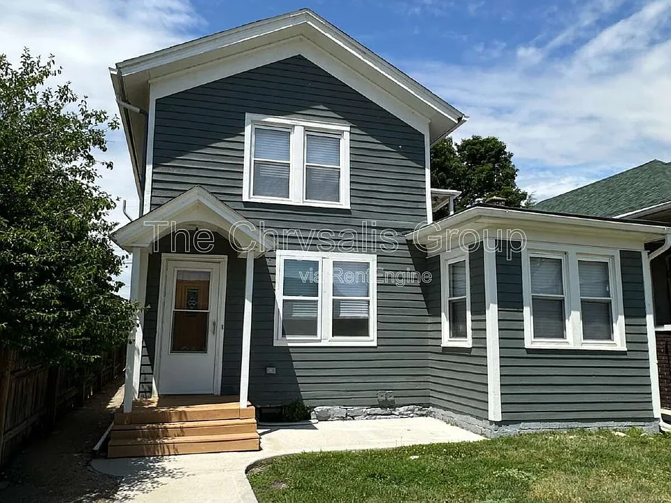 110 E Superior St