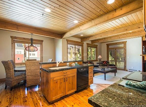 4th image of 564 Deer Valley Dr #1