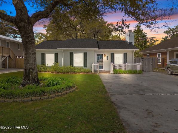 137 NW 3rd Street, Oak Island, NC 28465