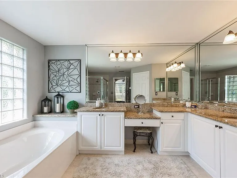 2438 Butterfly Palm Dr — Photo 8