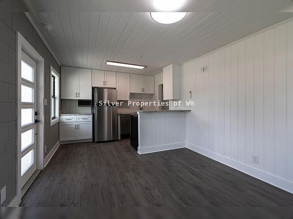 3rd image of 220 Avenue F SW