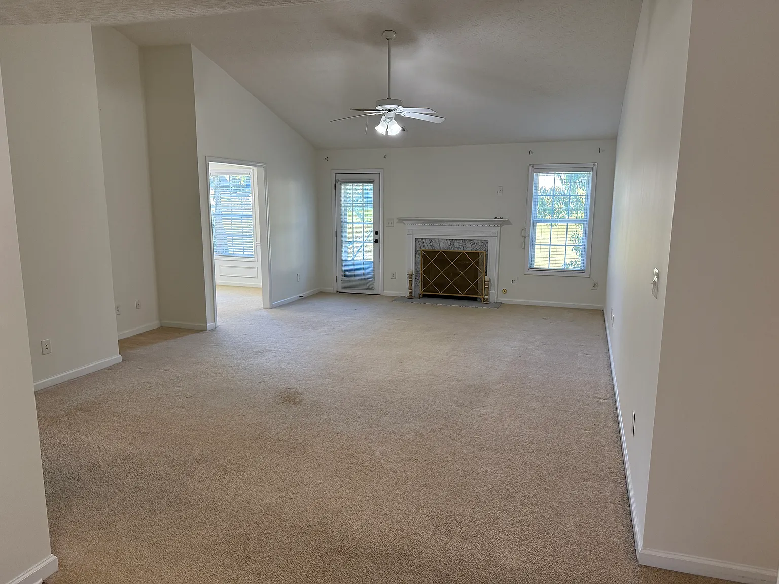 3 bed, 2.5 bath, 1787 sqft, $2,300 — Photo 2