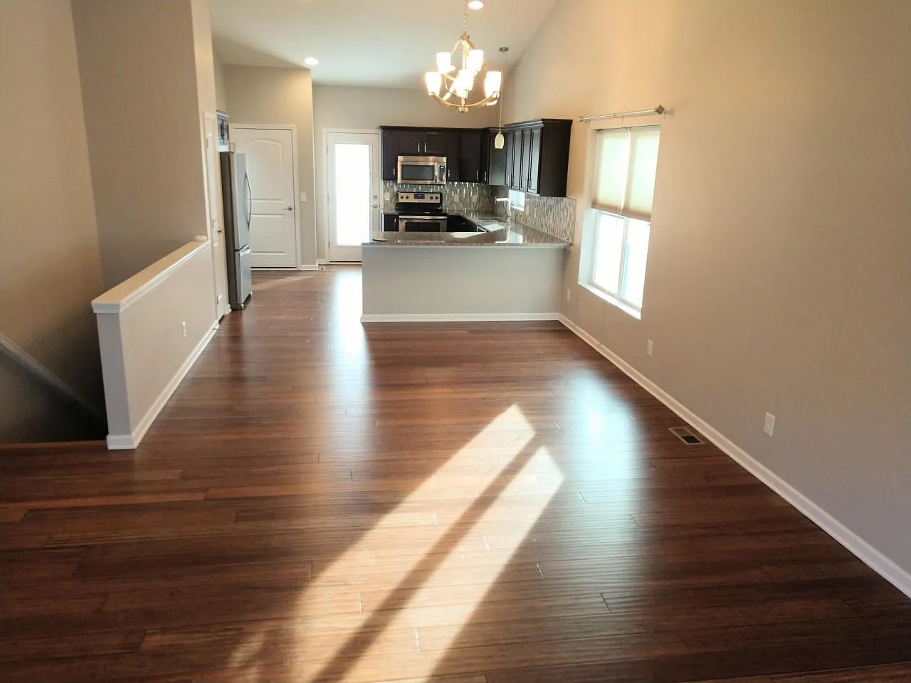 4 bed, 2160 sqft, $2,950 — Photo 4