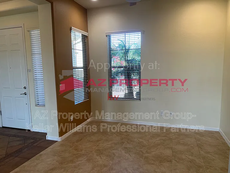 20540 N 268th Dr — Photo 9