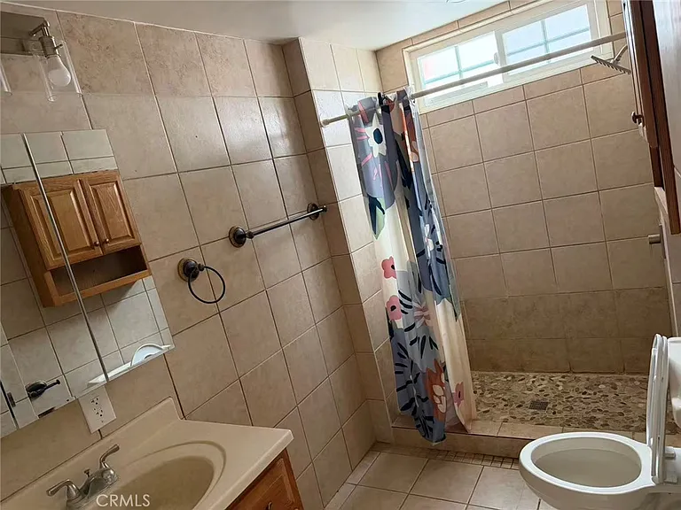 6137 Camellia Ave — Photo 7