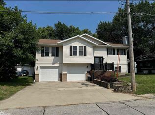 810 9th Ave S, Clear Lake, IA 50428