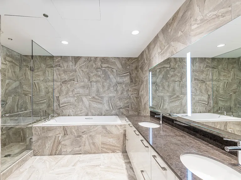 240 E Illinois St #5202 — Photo 15