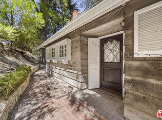 14807 Round Valley Dr, Sherman Oaks, CA 91403
