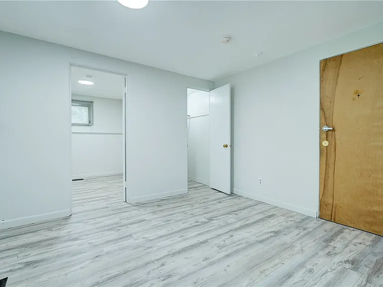 2233 Clifford Ave #3 — Photo 9